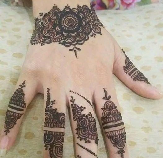 Easy Mehndi Designs