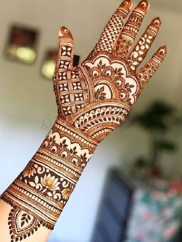 Front Hand Mehndi 